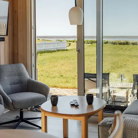 بيت للعطل 2 Bedroom Amazing In V *