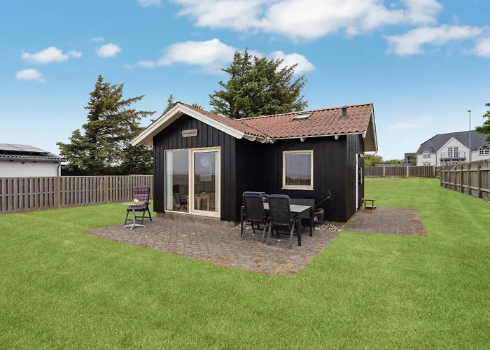 2 Bedroom Amazing In V Ferienhaus